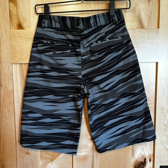 Puma Active Hybrid Shorts Quick Dry Swim Athletic Stretch Size 12 Gray Black - Picture 2 of 5